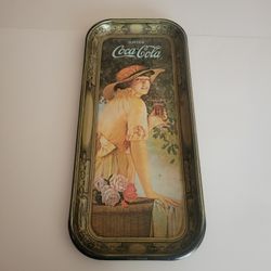 Coca-Cola Coke 70s Party Girl Woman Metal Serving Vintage Tray 
Advertising. Pre-owned, good shape. Please see photos for details.
Weight 1lb 2oz plus