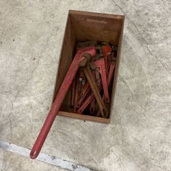 Pipe wrenches 