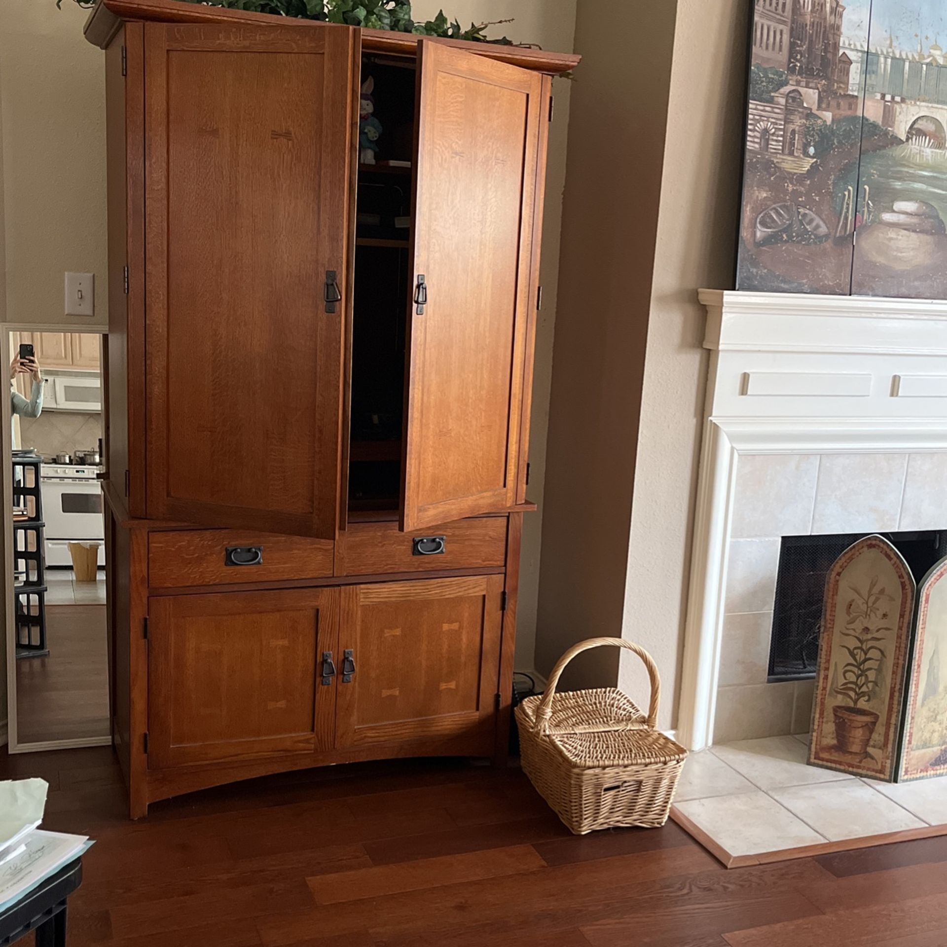 Armoire Bassett Designer
