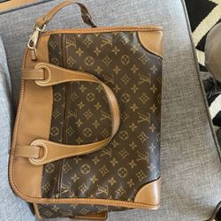 Rare Louis Vuitton (French Co.) Makeup/overnight Bag Lined