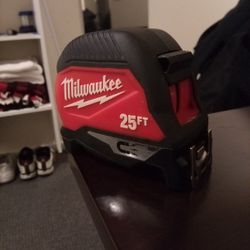 Milwaukee 25ft Tape Measure Magnetic 