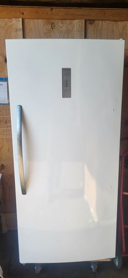 Upright freezer