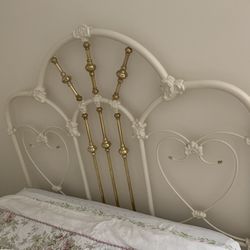 Light Wood And Iron Bedroom Set 