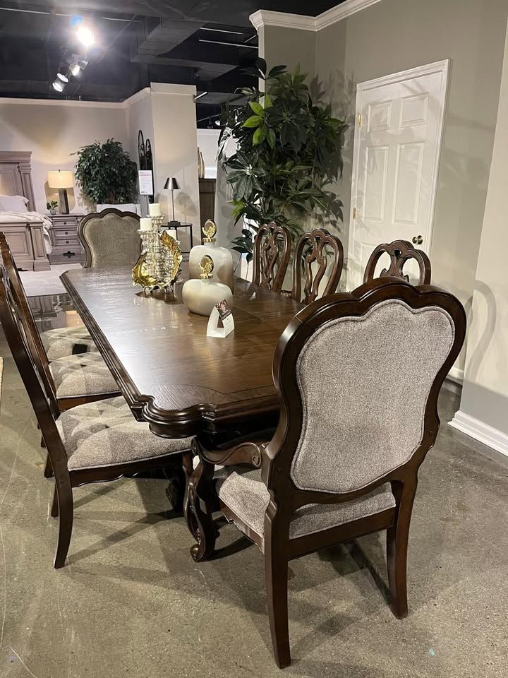 Brown finish dining set features large dining table w/2 extension leaf