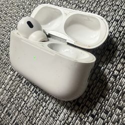 Real Airpods Pro 2nd Gen case with Left Airpod LOOK!!