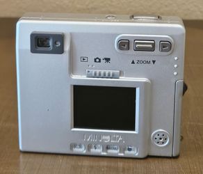 Minolta Dimage XL Slim Line Camera