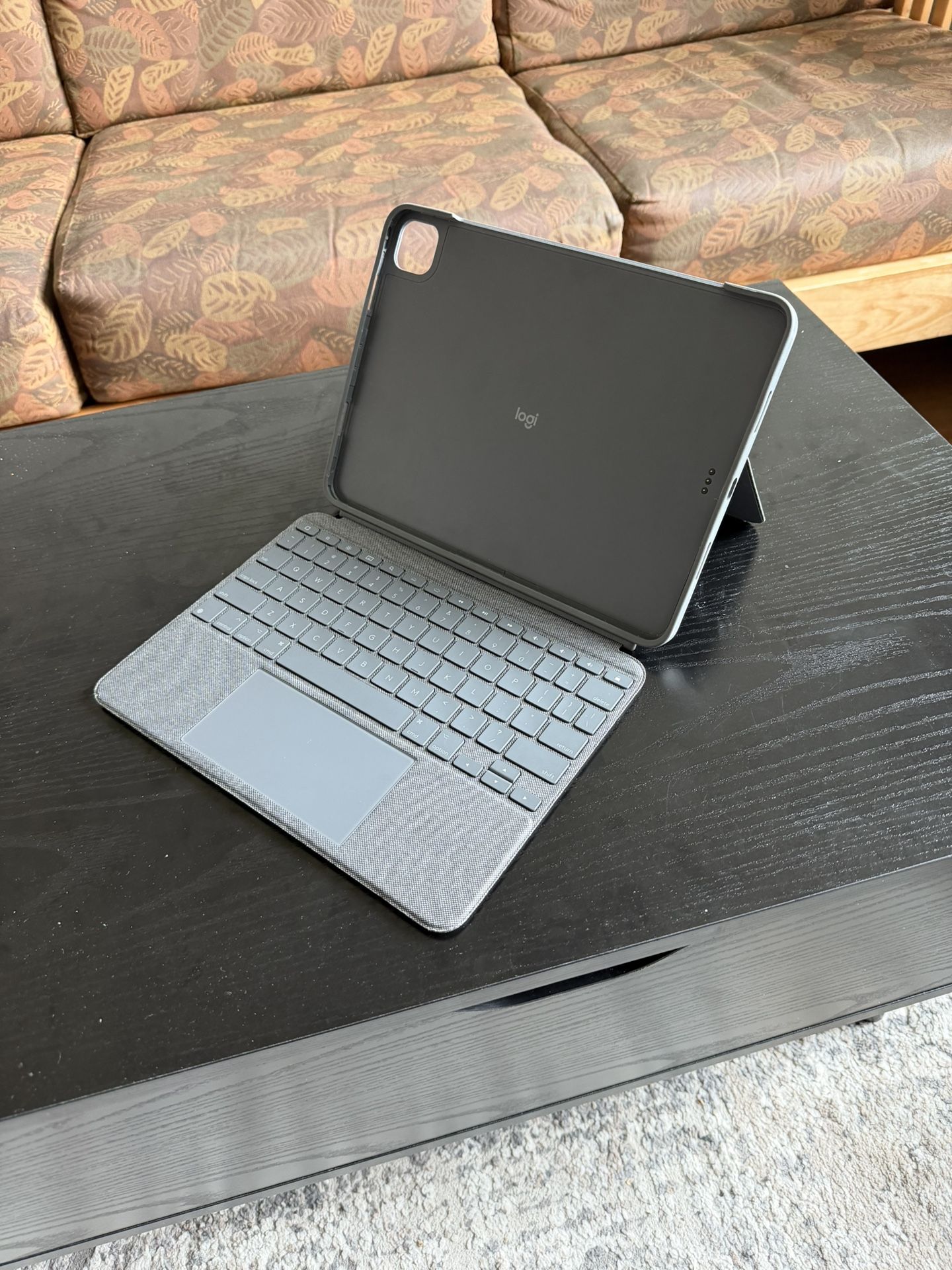 Logitech Combo touch iPad Pro 11 Case
