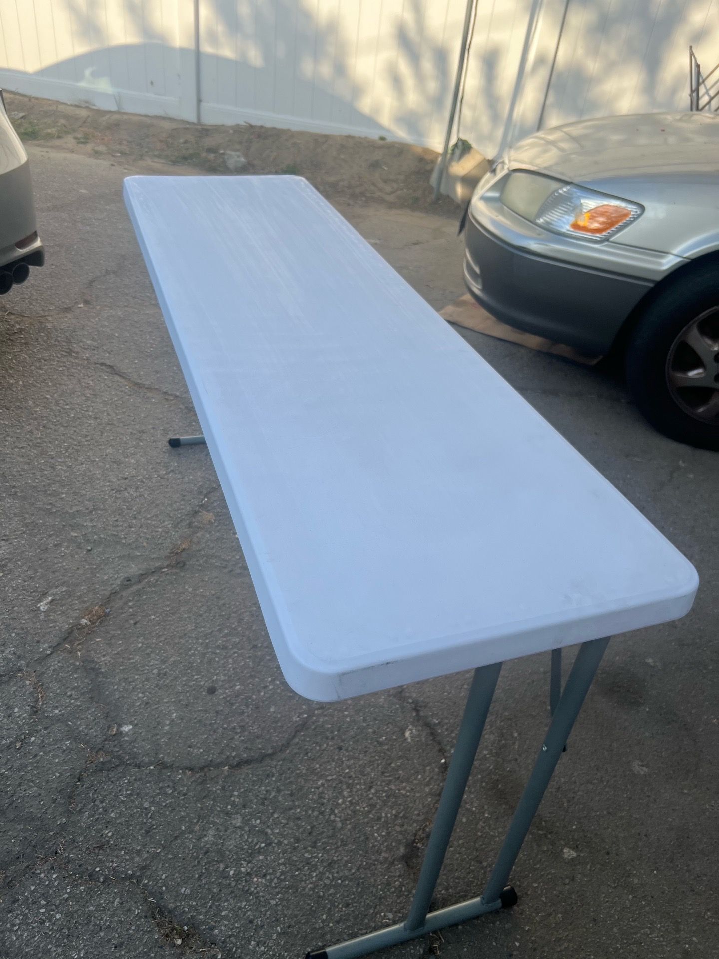 Folding tables