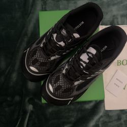 Bottega Veneta Orbit Black