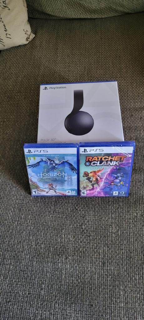 Play Station Pulse 3D Wireless Headset With 2 Games