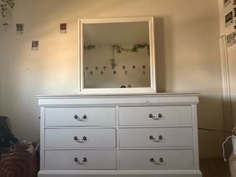 Dresser/Vanity