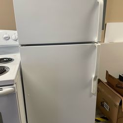 GE refrigerator top freezer