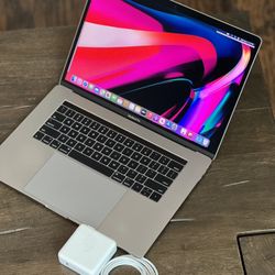 MacBook Pro 15” 3.1GHz i7 1TB ssd 