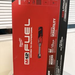 M12 FUEL INSIDER 12V Lithium-Ion Brushless Cordless 1/4 in. - 3/8 in. Extended Reach Box Ratchet Kit w/ Battery, Charger .     OBO