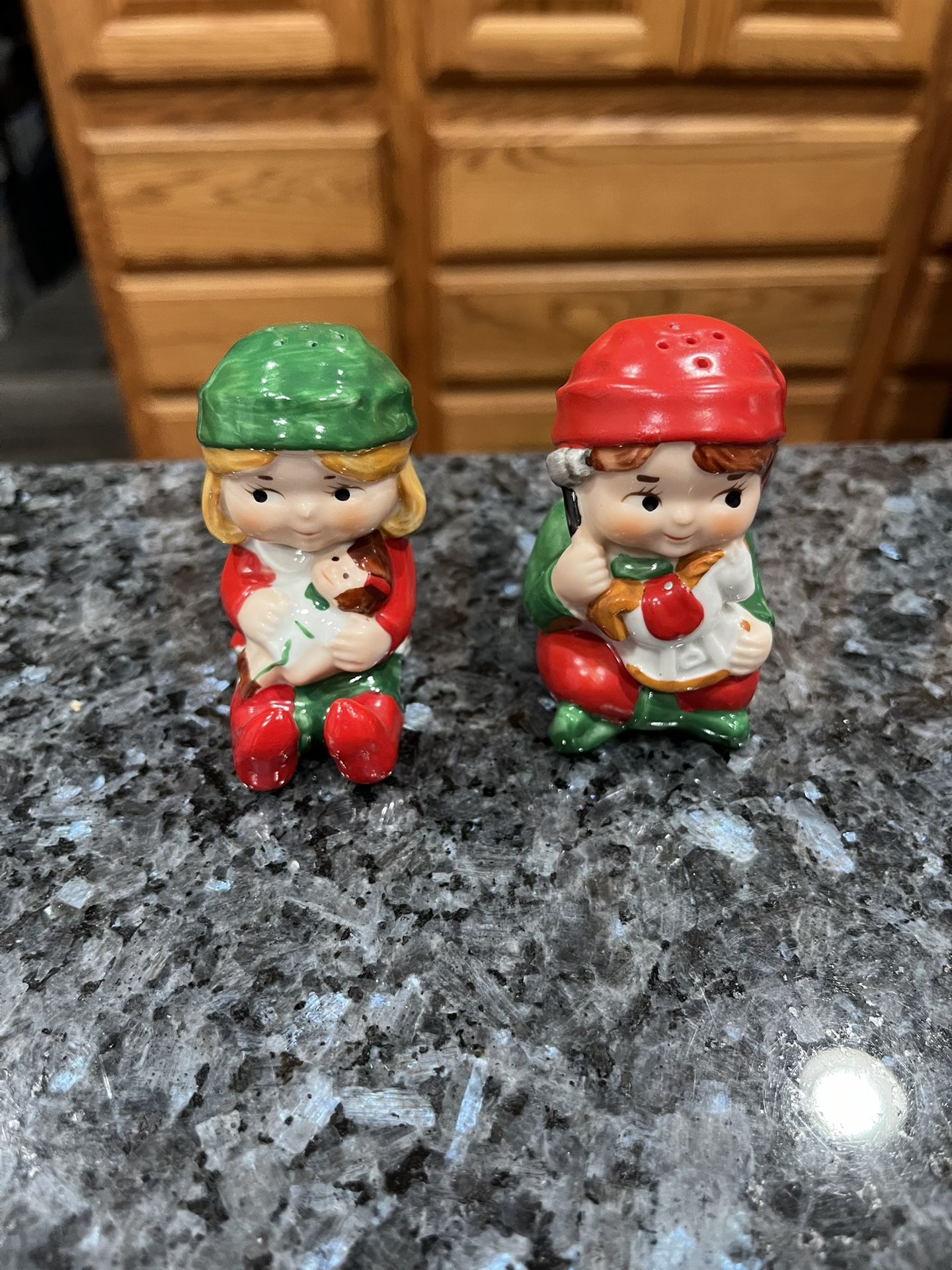 Vintage 1981 Avon Christmas Elf Pair of Salt and Pepper Shakers. Size approximately 2 1/2 inches tall. Preowned never used.