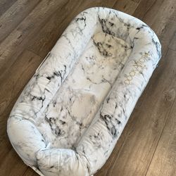 Dockatot + Extra White Cover