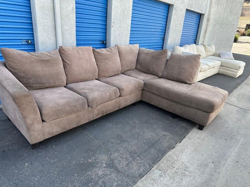 Sectional Couch 🛋 Very Nice