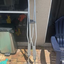 Crutches Holds Up To 300lbs 