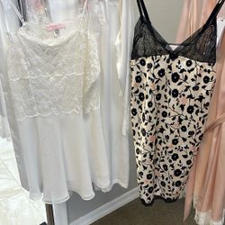 Oscar De La Renta Nightgowns And Robes