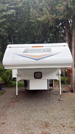 2015  950S Lance Truck Camper
