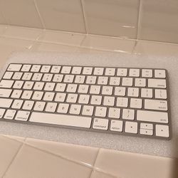 Apple Magic Keyboard A1644 – Wireless, Lightning 