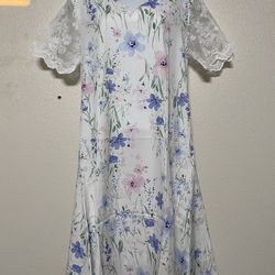 V Neckline Floral Dress (Size: M)