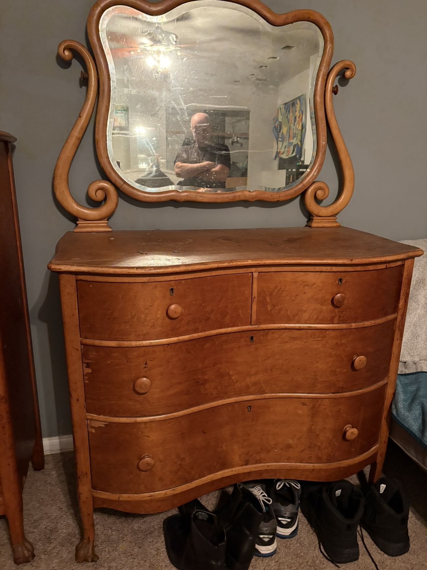 Short Dresser With Mirror