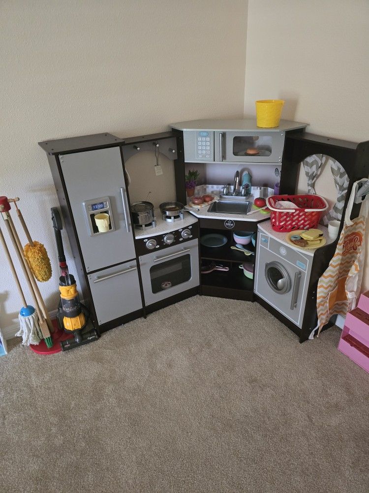 Kids Kitchen W/ Accs.