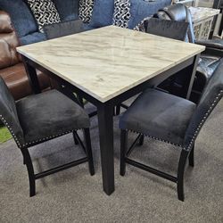 Comedor Nuevo Con 4 Sillas $449 Disponible En Azul