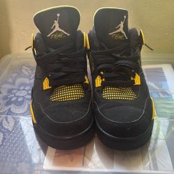 Jordan 4 Thunders 