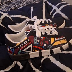 Womans Skate Shoes Size 7