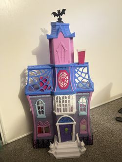 Vampirina House