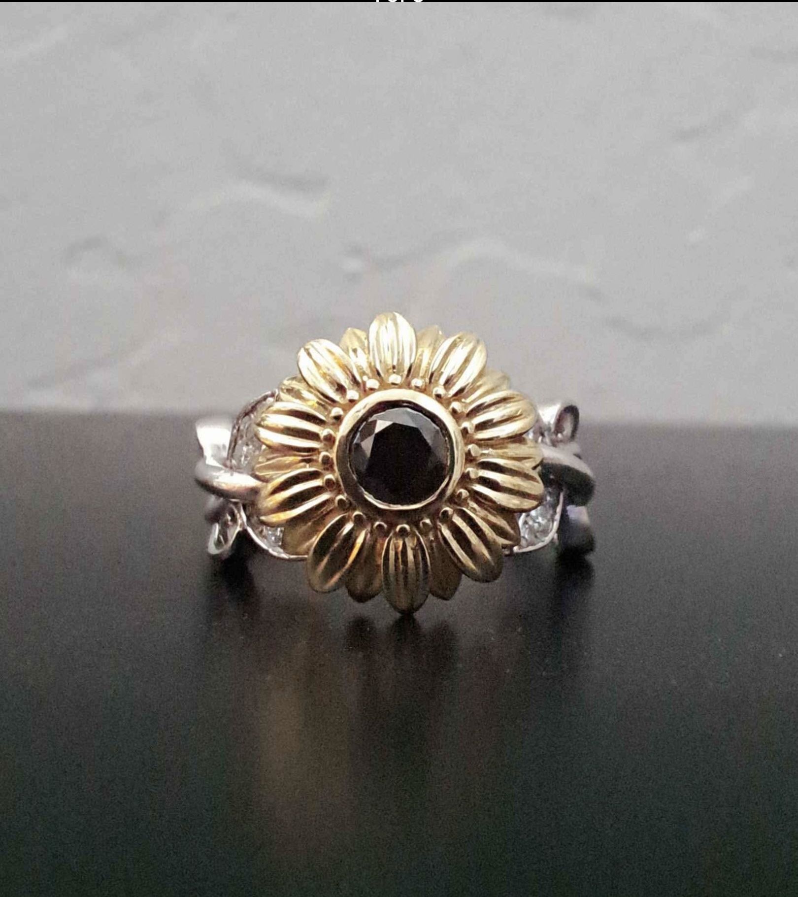 $2,600 At Camellia Handcrafted Sunflower Ring Si1 Black Diamond