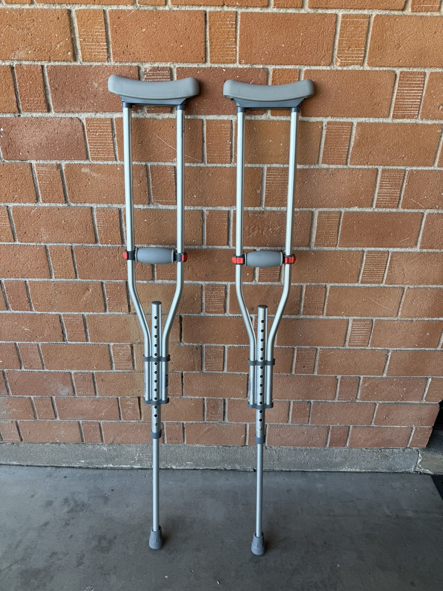 Crutches 