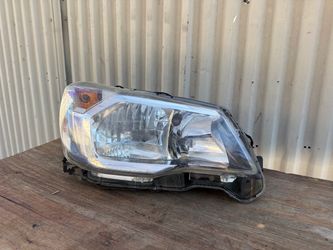 Subaru Forster 2014 2015 headlight headlamp right passenger side RH USED OEM ‼️1 broken tab