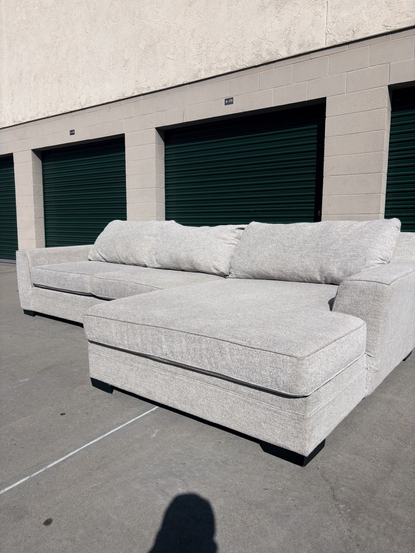 Living Spaces Couch- Oversized Chaise 🛻Delivery Available🛻