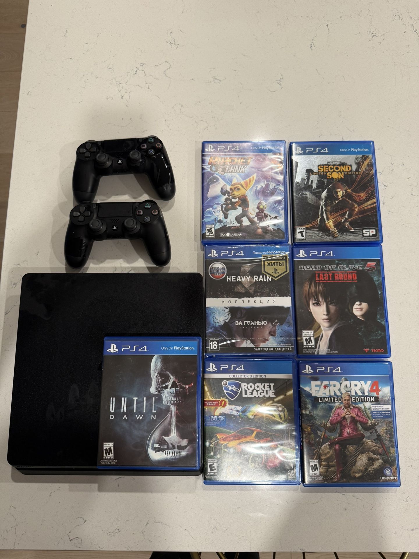 ps4 Slim bundle two controllers+ 7 games For Free