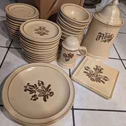 Pfaltzgraff Vintage Set Of 40 Dishes - Made In USA