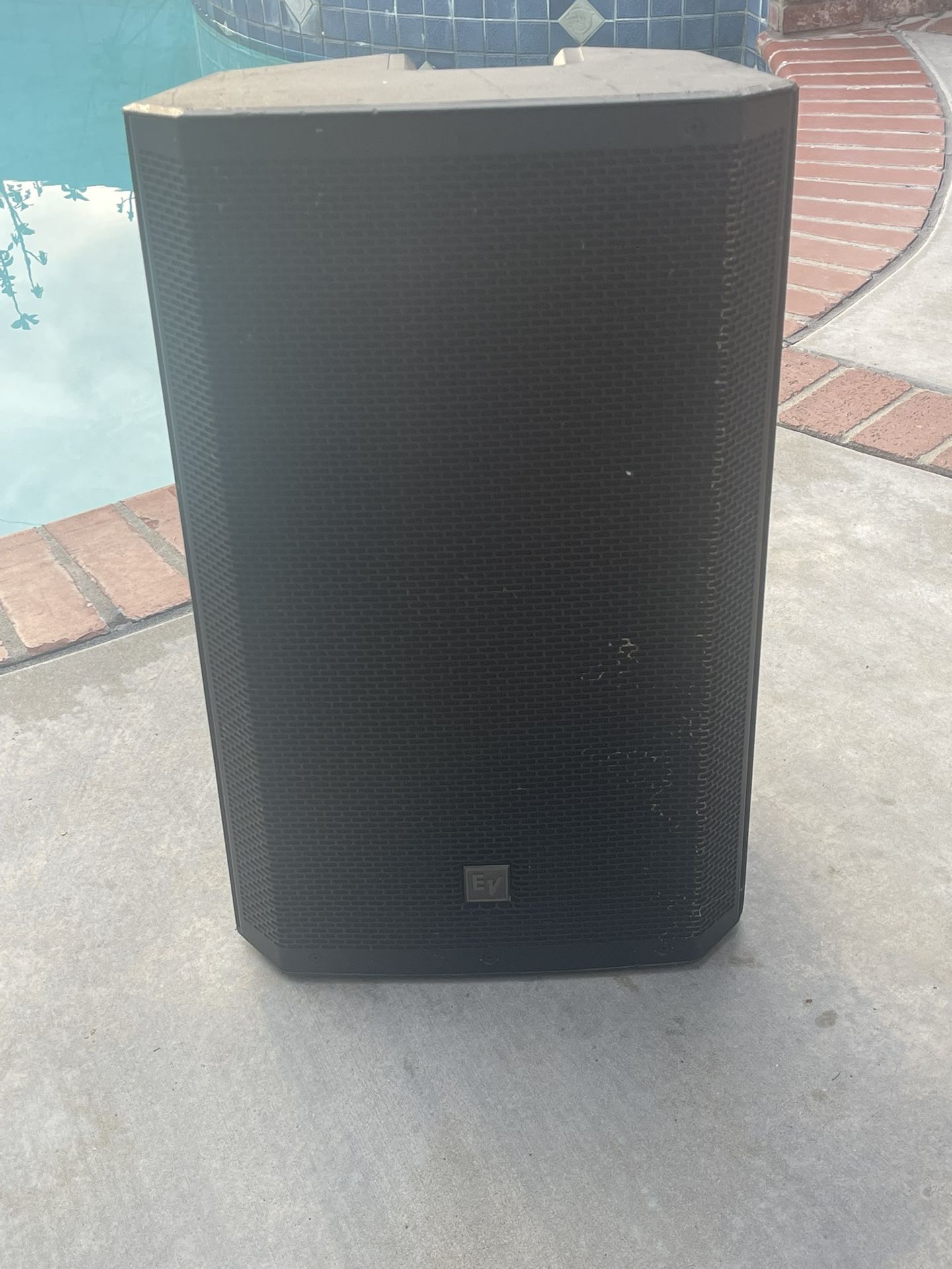 EV 15” Powered Speaker 