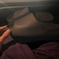 Yeezy Slides 