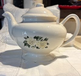 Vintage Homer Laughlin tea pot