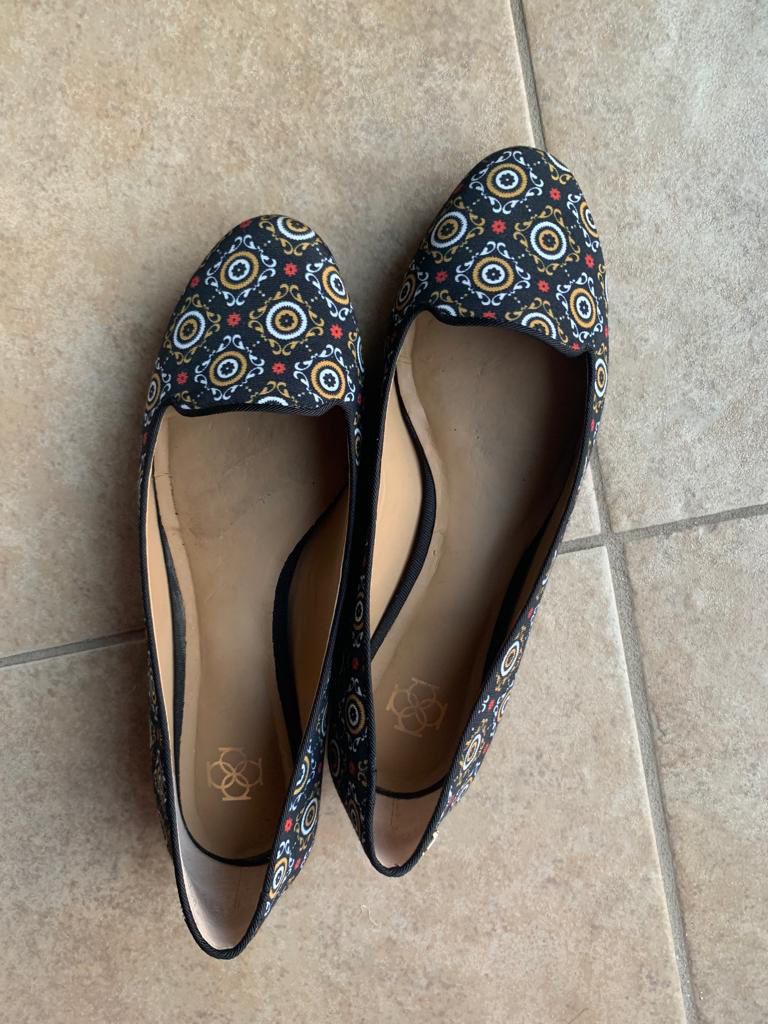 ANN TAYLOR Navy, gold  textile upper, Leather Sole SHOES LOAFERS. Size: 6.5 / 37