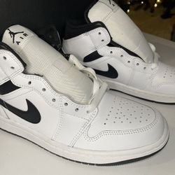 Air Jordan 1 MID Men Size 8