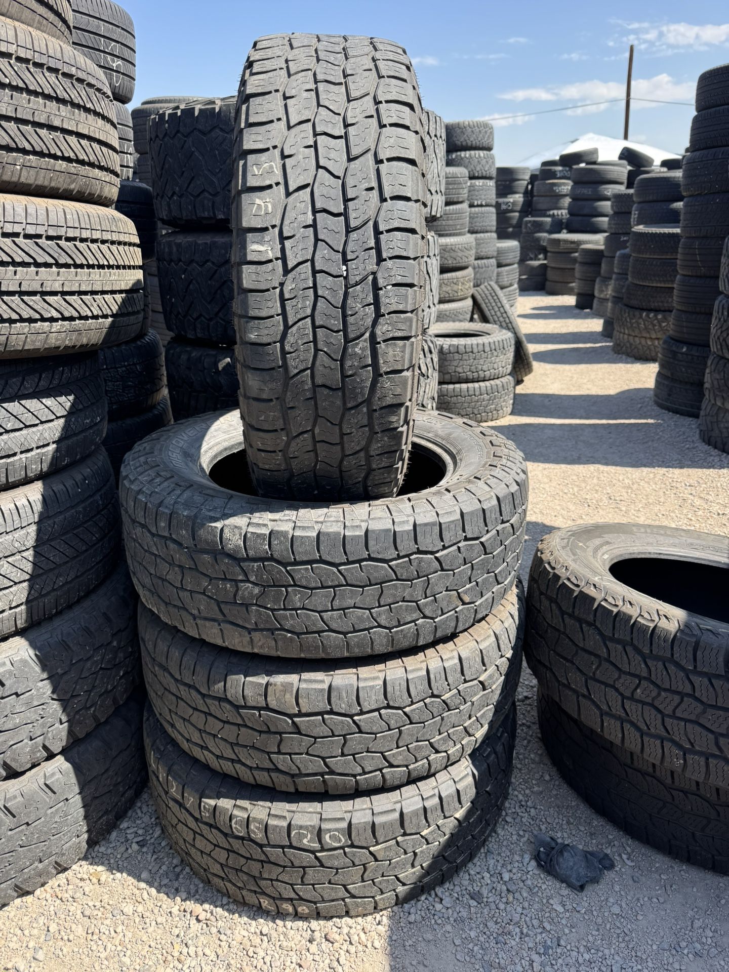LT275/65/20 Tire Set (4) Good Condition!