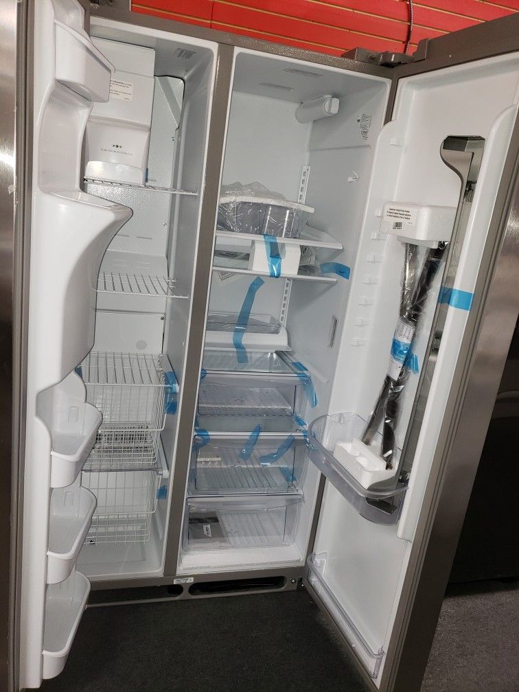 Frigidaire 36"wide Side By Side Stainless Steel Refrigerator New Scratch And Dent