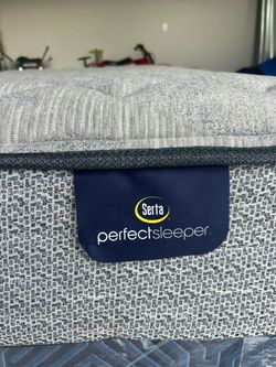 King Serta in excellent condition I can deliver