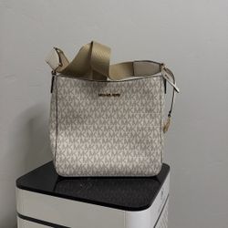 Micheal Kors Handbag 