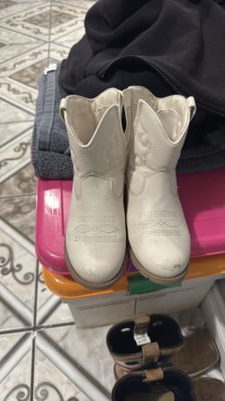 Girls boots