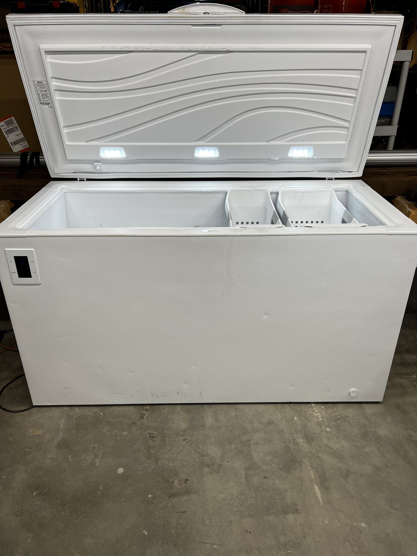 Sears Kenmore 18 cu ft chest freezer (delivery available).