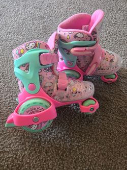Hello Kitty skates